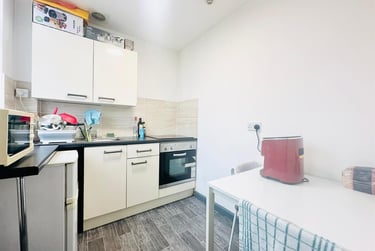 1 bed flat, Park Road, Lenton, Nottingham, NG71JG - Image 3